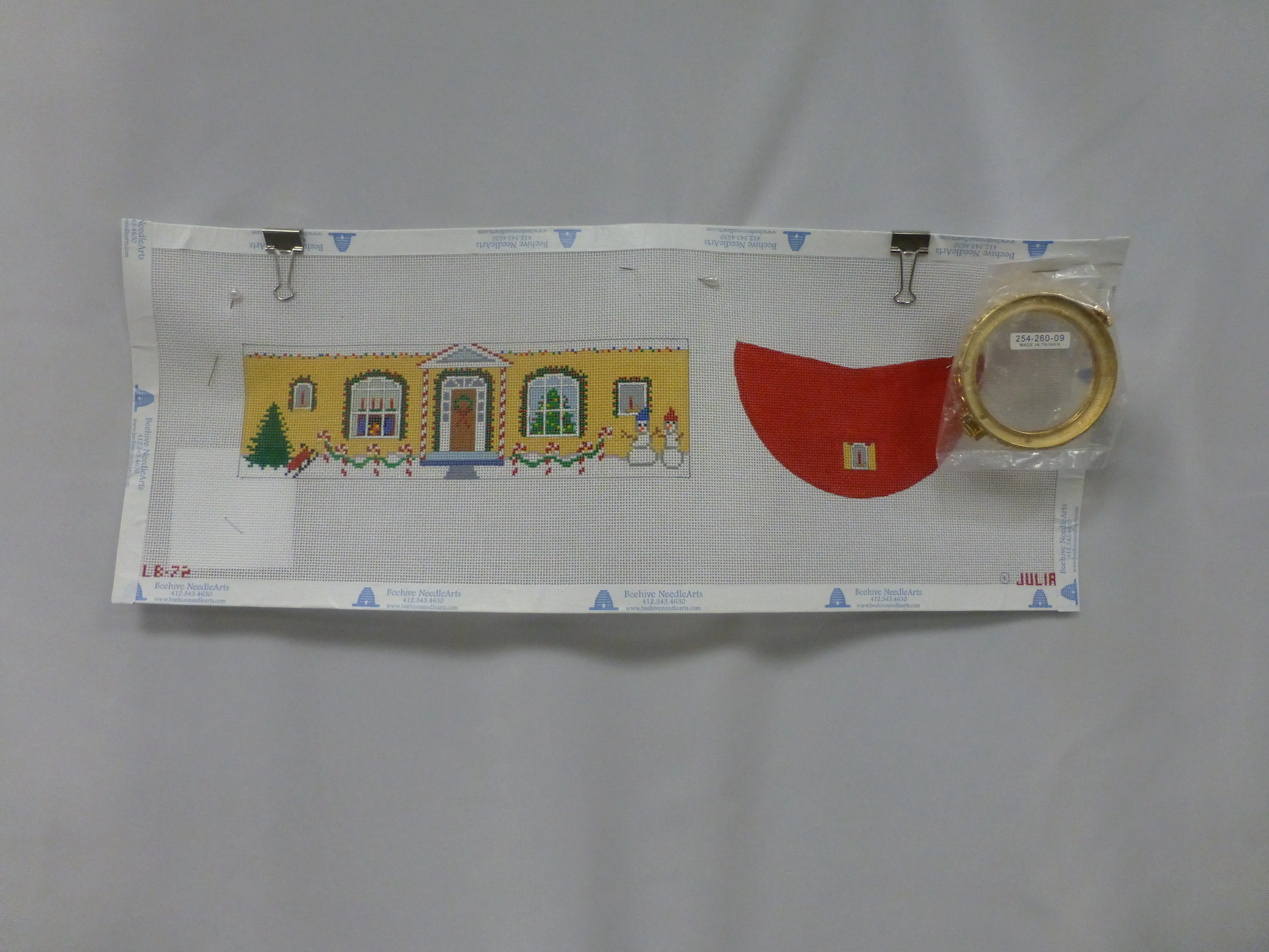* Julia's Needlepoint LB72 Christmas House