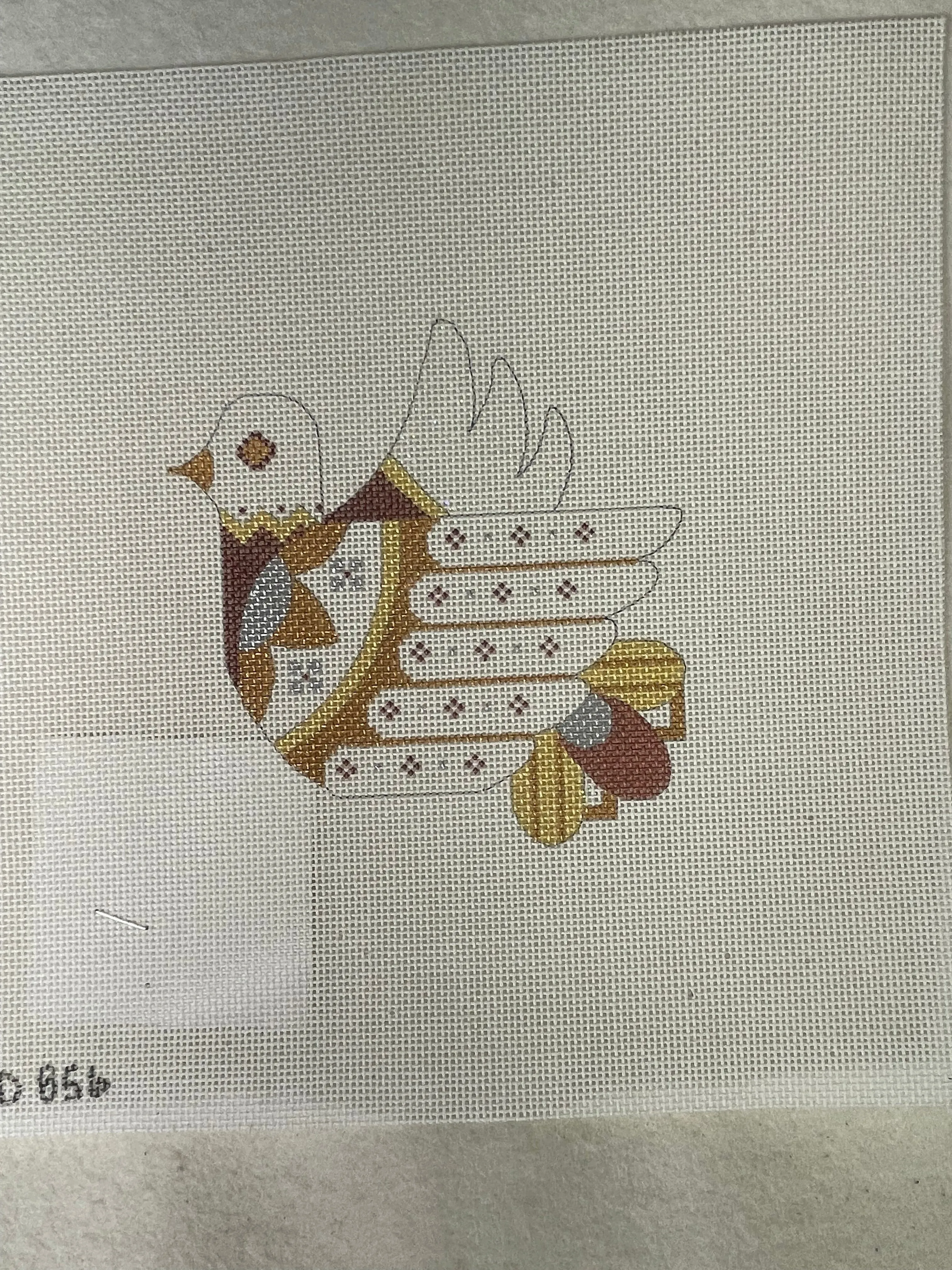 * SALE / Quail Run Designs CD856 White and Gold Bird