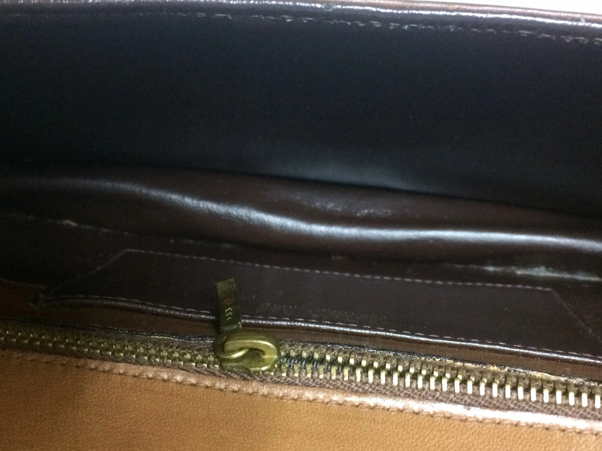 70's vintage Roberta di Camerino brown genuine leather purse with R cham chains. A rare masterpiece