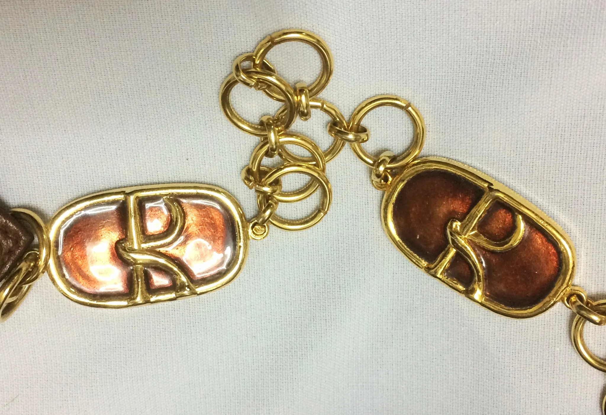 70's vintage Roberta di Camerino brown genuine leather purse with R cham chains. A rare masterpiece