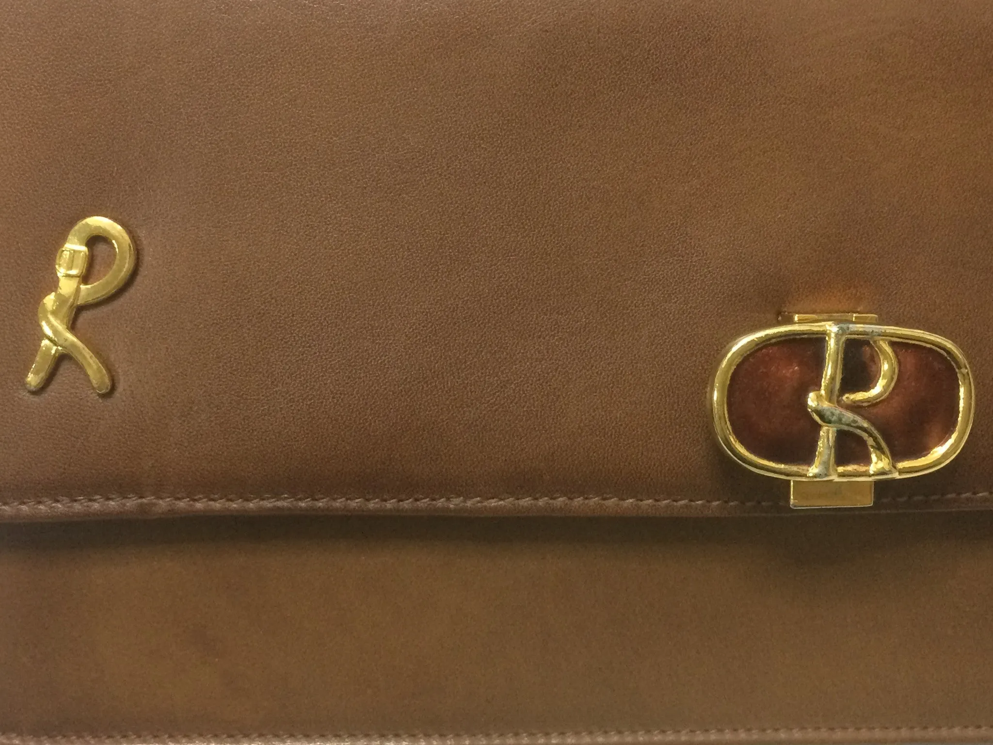 70's vintage Roberta di Camerino brown genuine leather purse with R cham chains. A rare masterpiece