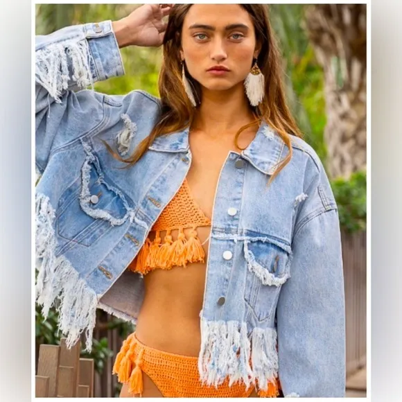 BNWT, PLUS POL cropped, distressed denim jacket with fringe