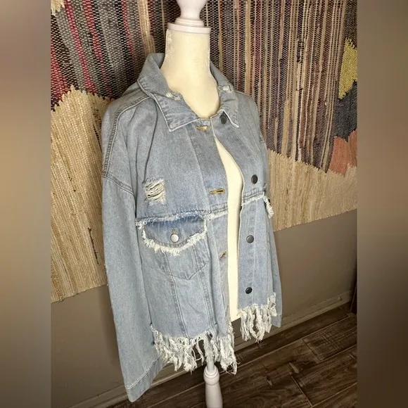 BNWT, PLUS POL cropped, distressed denim jacket with fringe