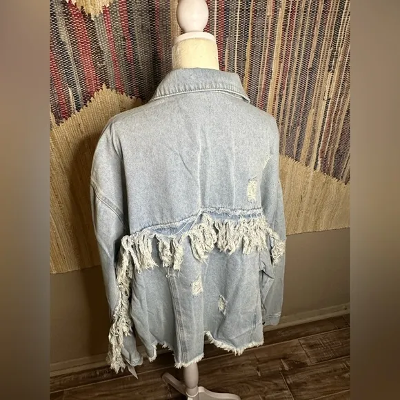BNWT, PLUS POL cropped, distressed denim jacket with fringe