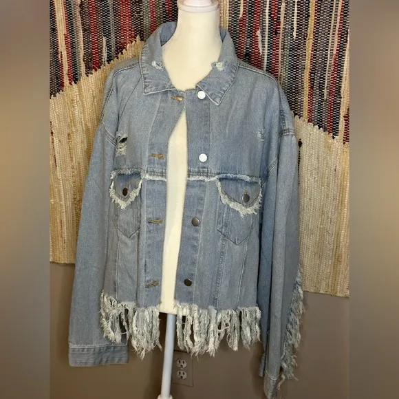 BNWT, PLUS POL cropped, distressed denim jacket with fringe