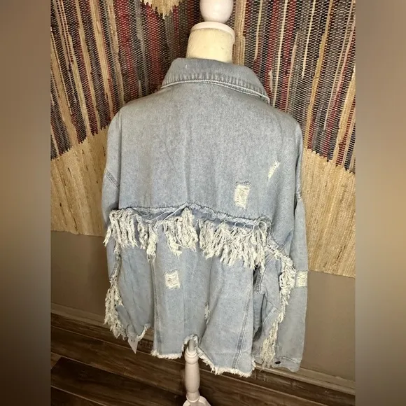 BNWT, PLUS POL cropped, distressed denim jacket with fringe