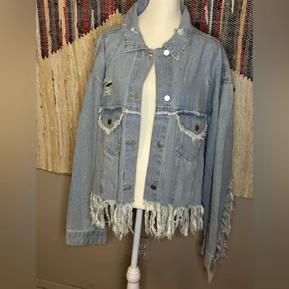 BNWT, PLUS POL cropped, distressed denim jacket with fringe
