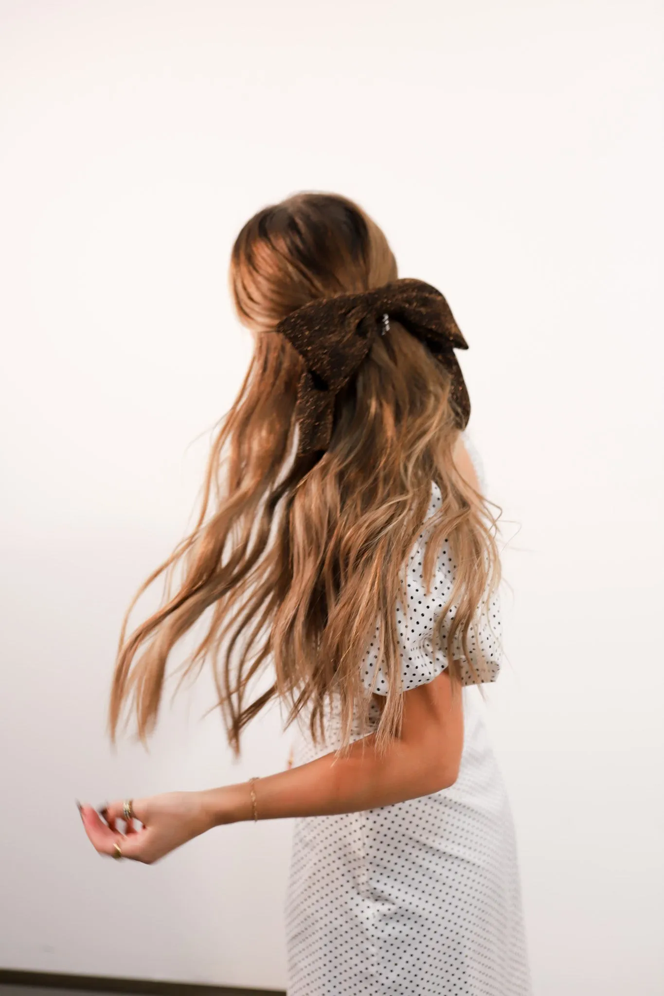 BROWN GLITTER SLOUCHY BOW