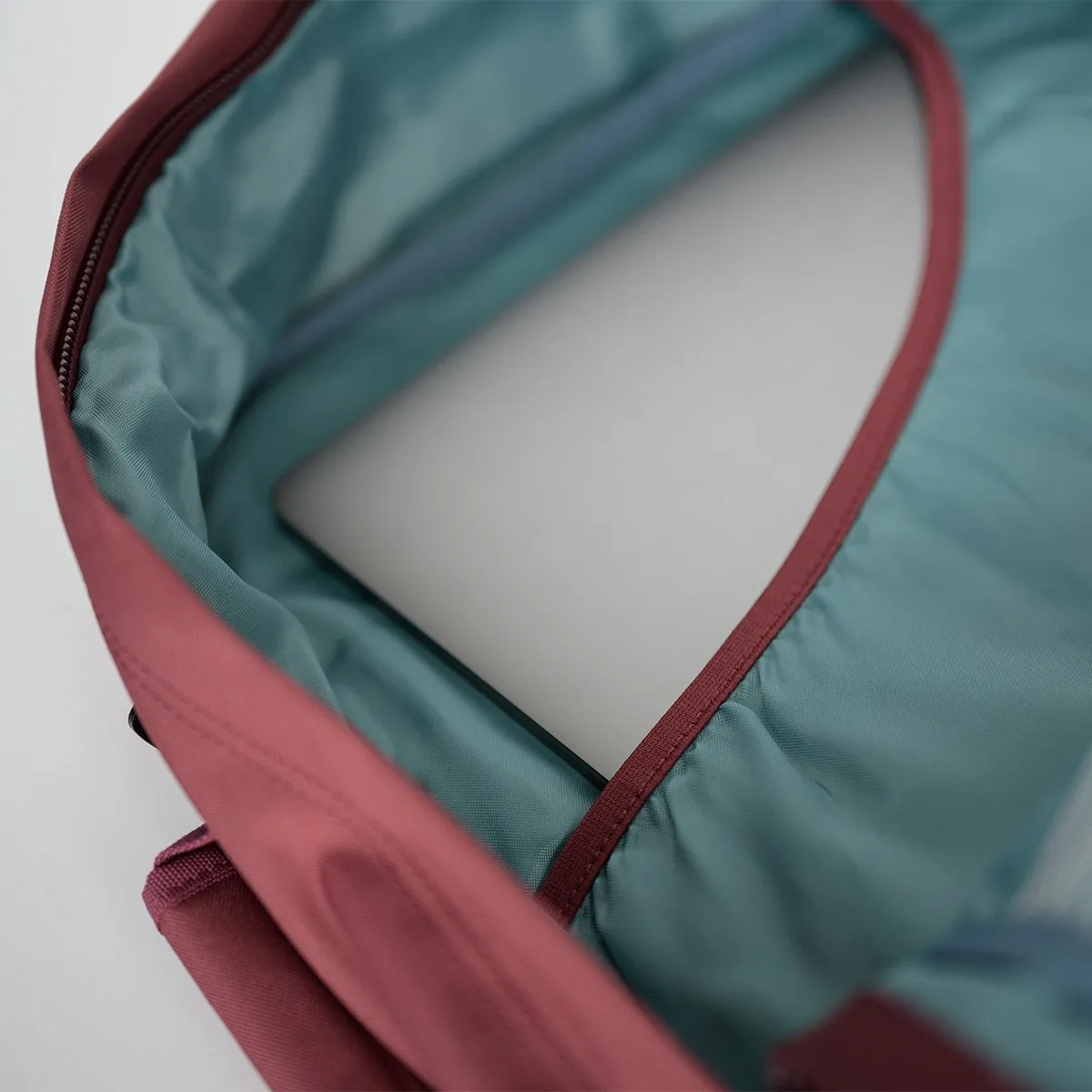 CabinZero Classic 44L (Napa Wine)