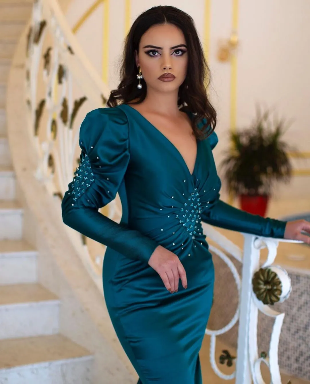 Charming Long Mermaid V-neck Beading Prom Dresses With Long Sleeves