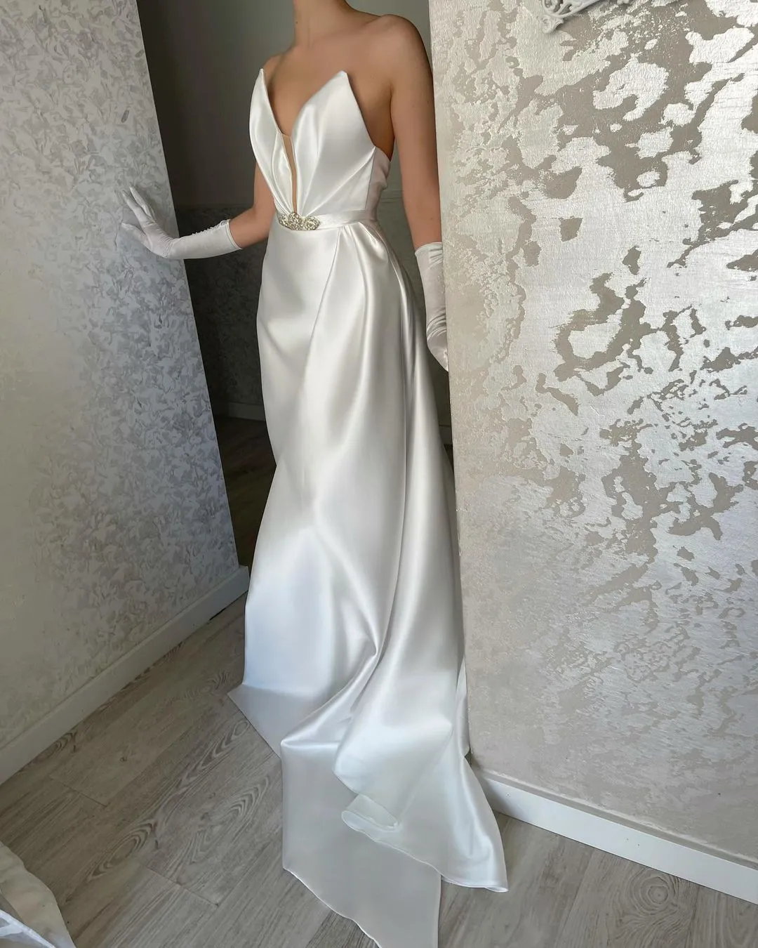 Charming V-neck Sleeveless Prom Dresses