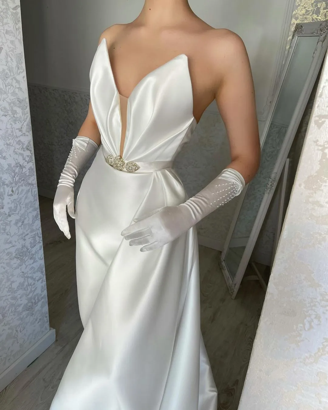 Charming V-neck Sleeveless Prom Dresses