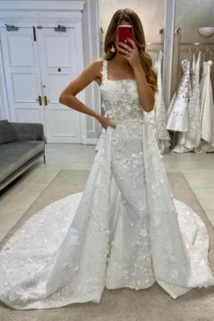 Chic Long A-Line Lace Sleeveless Appliques Wedding Dresses with Detachable Train