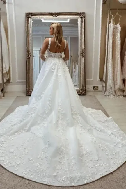Chic Long A-Line Lace Sleeveless Appliques Wedding Dresses with Detachable Train