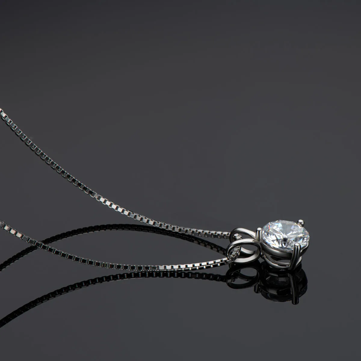 CLASSIC BRILLIANT ROUND MOISSANITE PENDANT NECKLACE