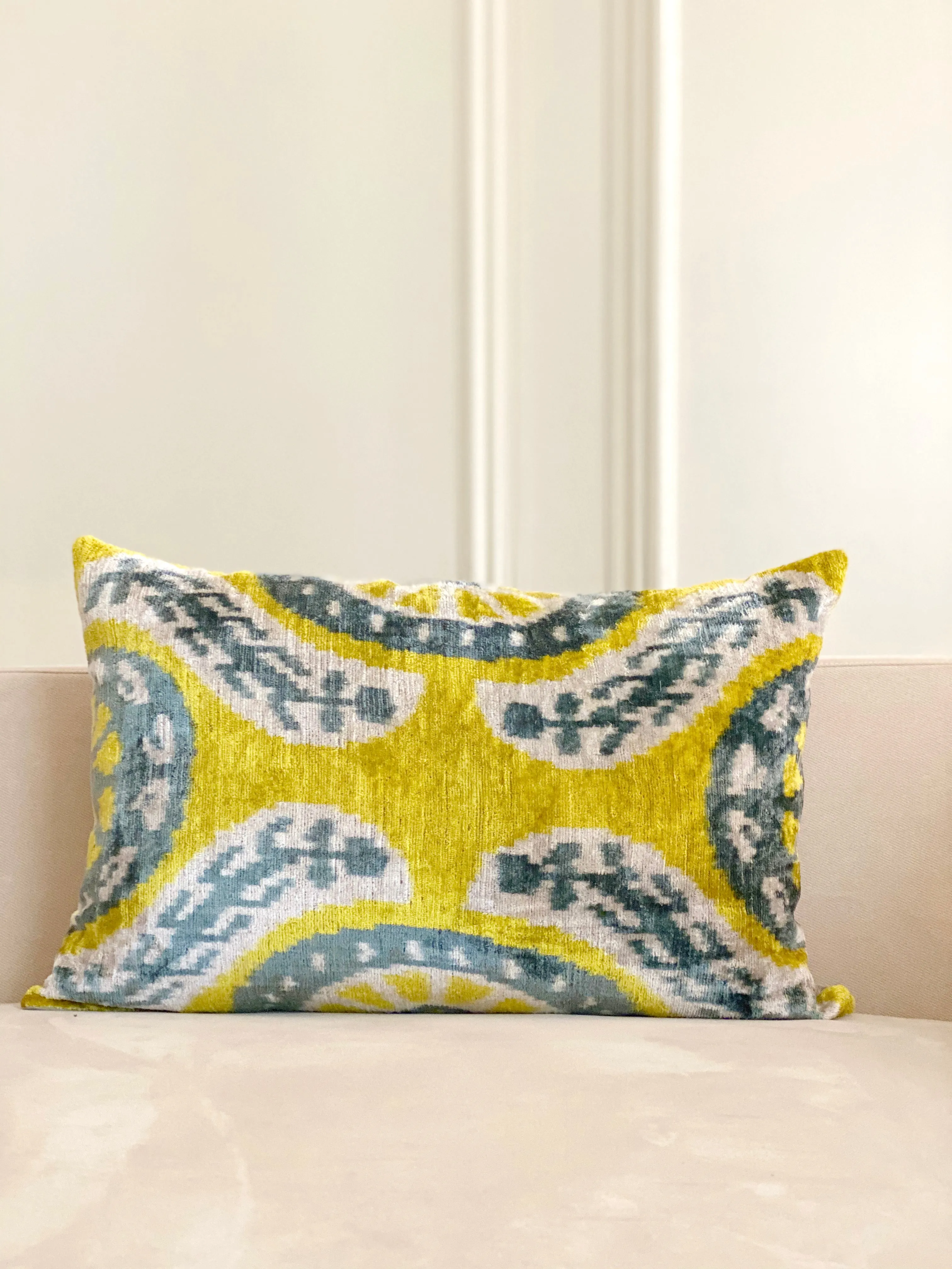Classic Chartreuse Mist Lumbar Pillow Cover