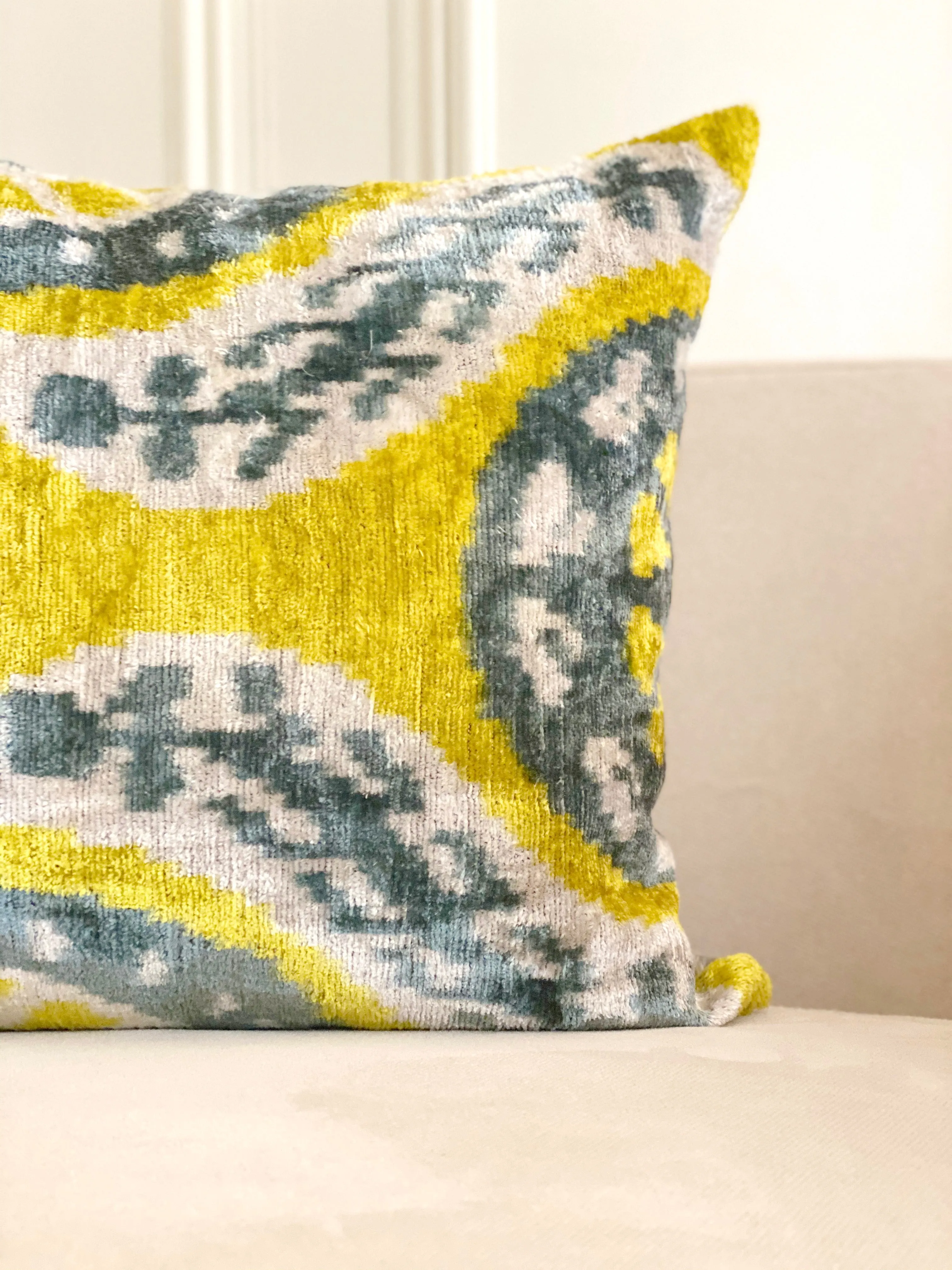 Classic Chartreuse Mist Lumbar Pillow Cover