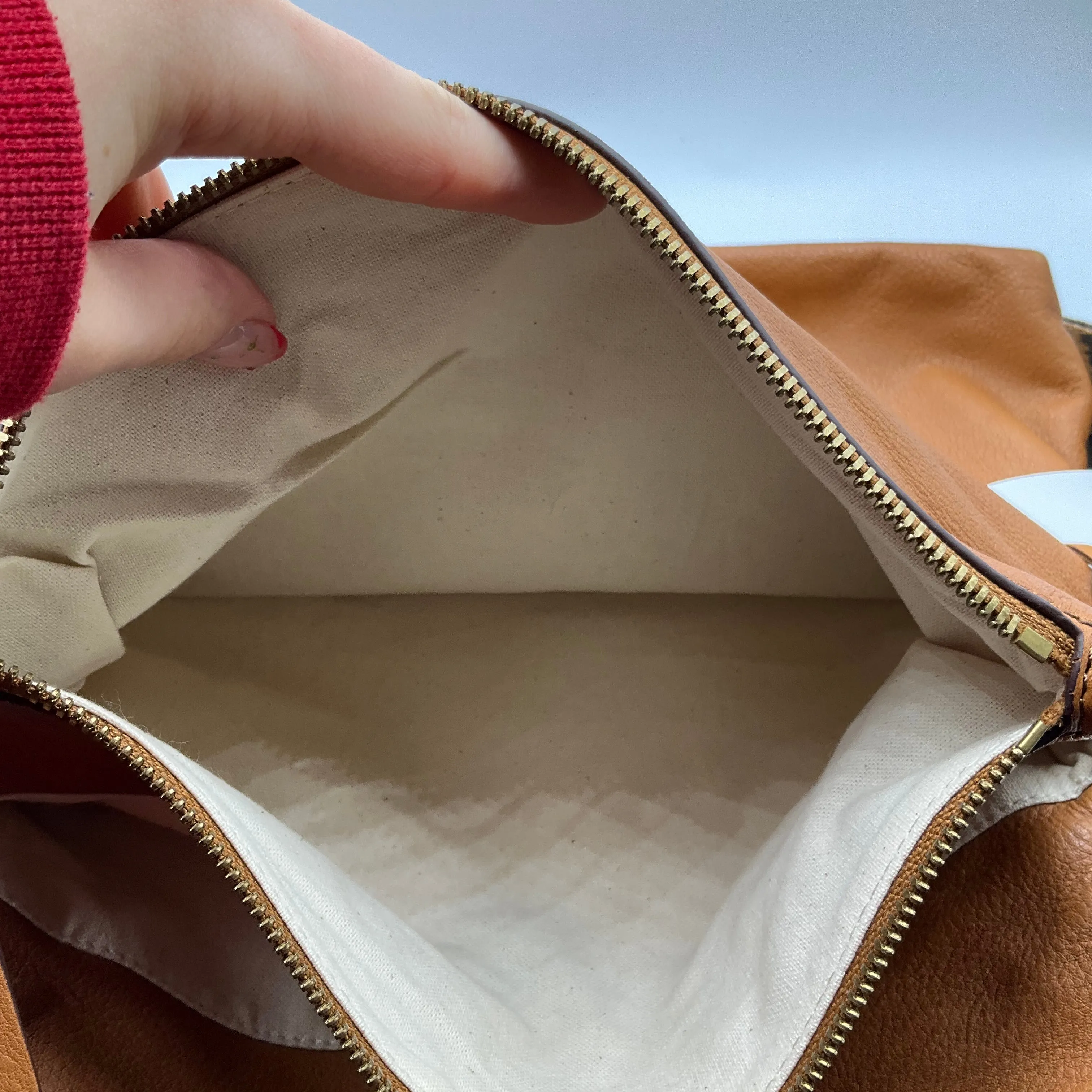 Crossbody By Margot, Size: Medium