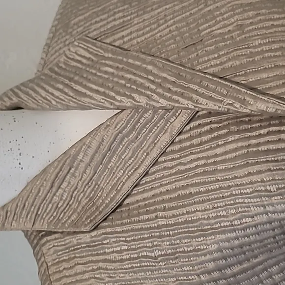 Eileen Fisher Beige Crepe Textured Silk Stand-Collar Open Front Boxy Jacket