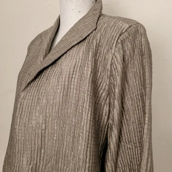 Eileen Fisher Beige Crepe Textured Silk Stand-Collar Open Front Boxy Jacket