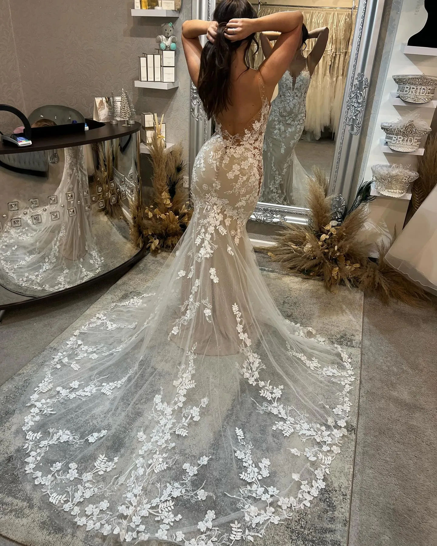 Fabulous V-neck Spaghetti Straps Mermaid Sleeveless Tulle Wedding Dress with lace