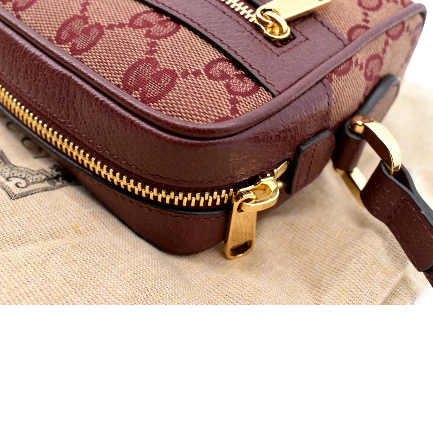 GUCCI Ophidia GG Supreme Mini Crossbody Bag Red 517350