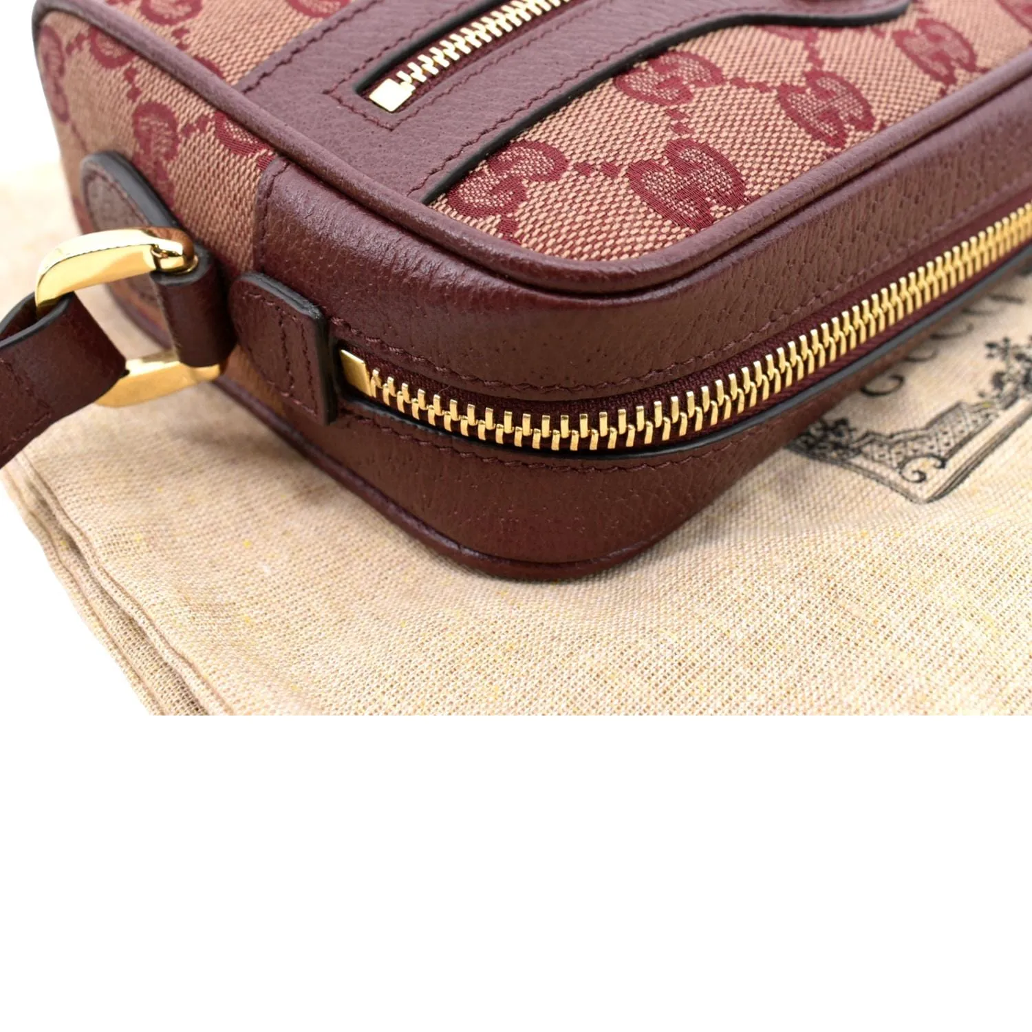 GUCCI Ophidia GG Supreme Mini Crossbody Bag Red 517350