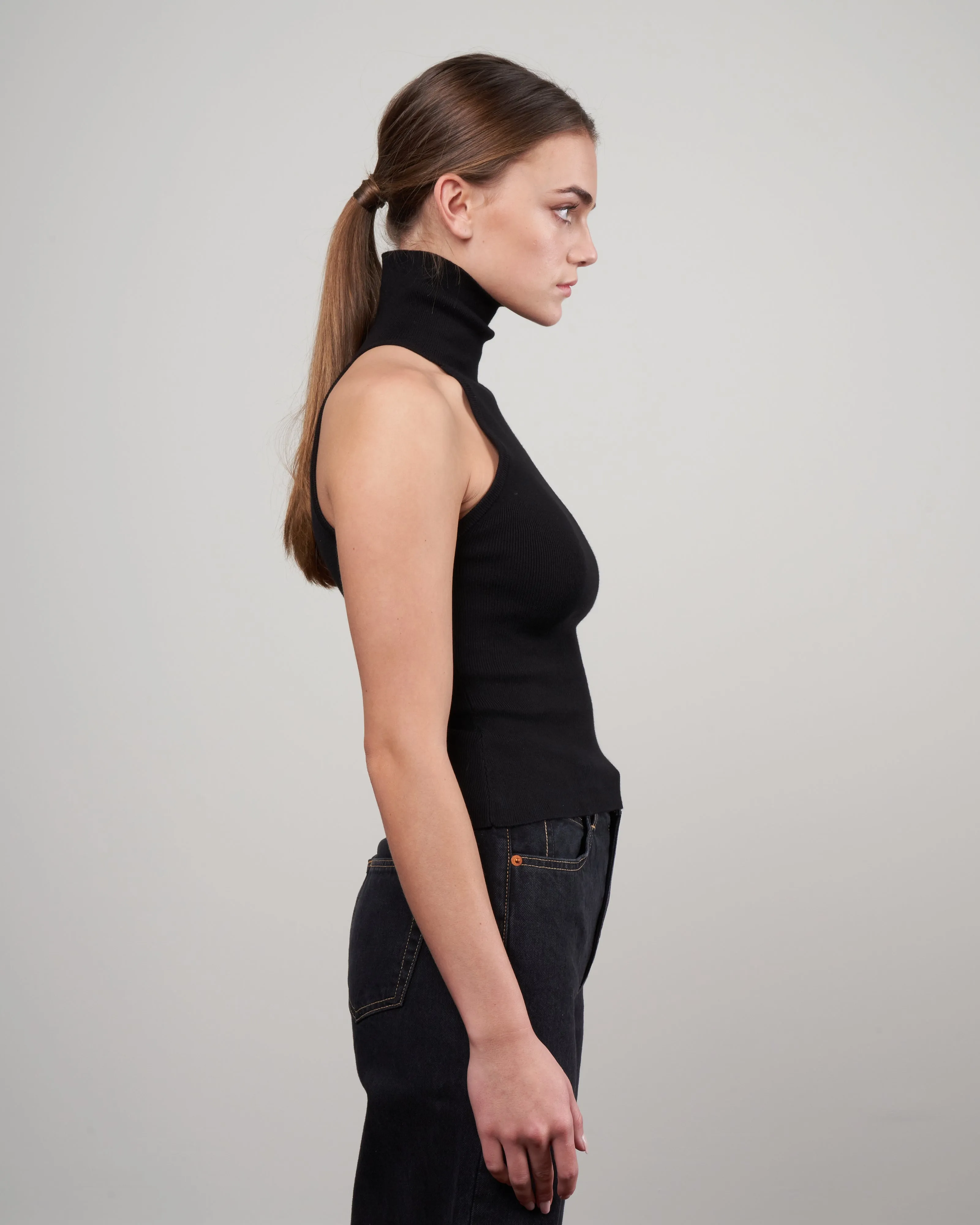 keith sleeveless turtleneck top - black