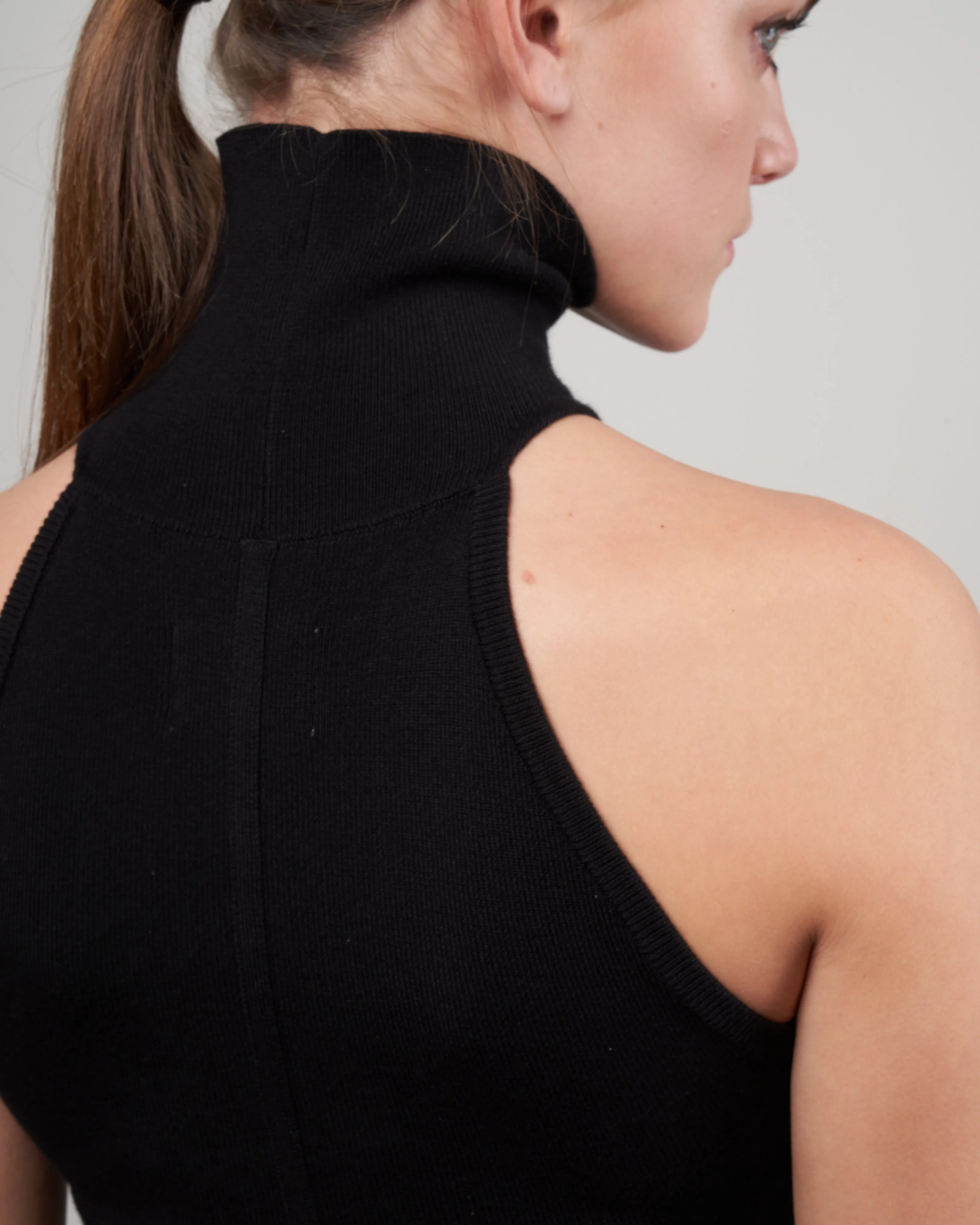 keith sleeveless turtleneck top - black