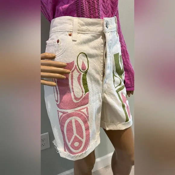 Levi's 501 &quot;Love Trip Crazy Legs&quot; 90s Shorts   Size 32  NWT