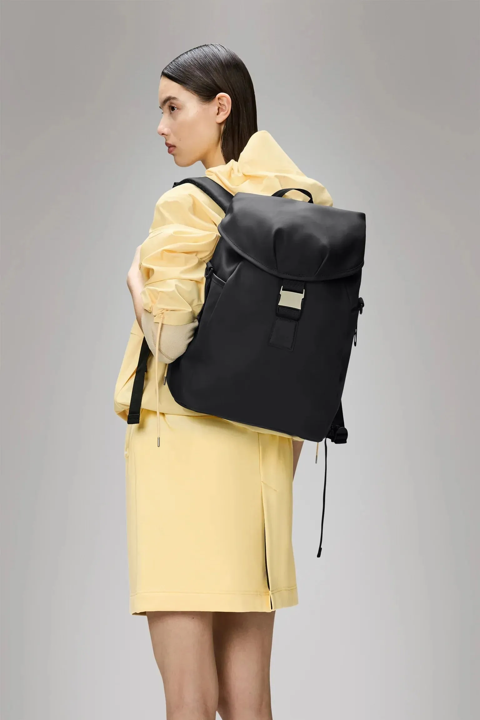 Mochila RAINS Impermeable Valera Bucket Backpack Black