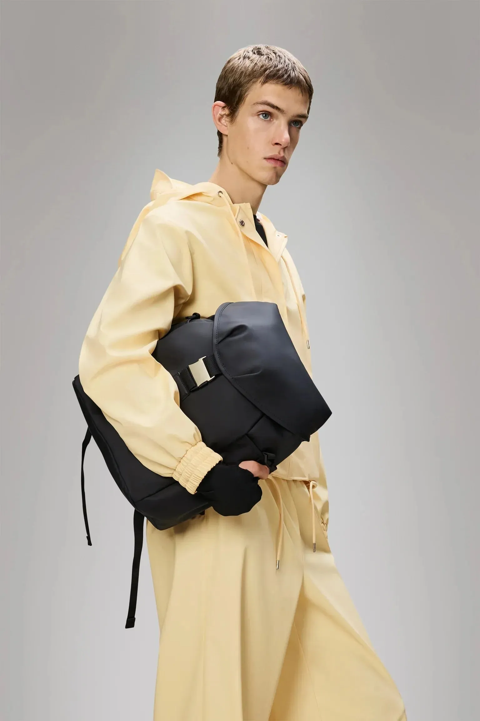 Mochila RAINS Impermeable Valera Bucket Backpack Black