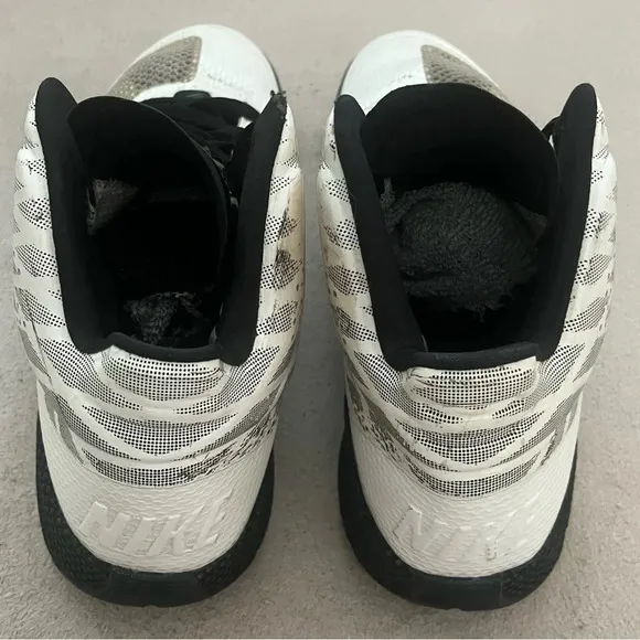 Nike Zoom Hyperfuse Holiday 2010-407622-Black &amp; White-Mens 12-Basketball-Classic