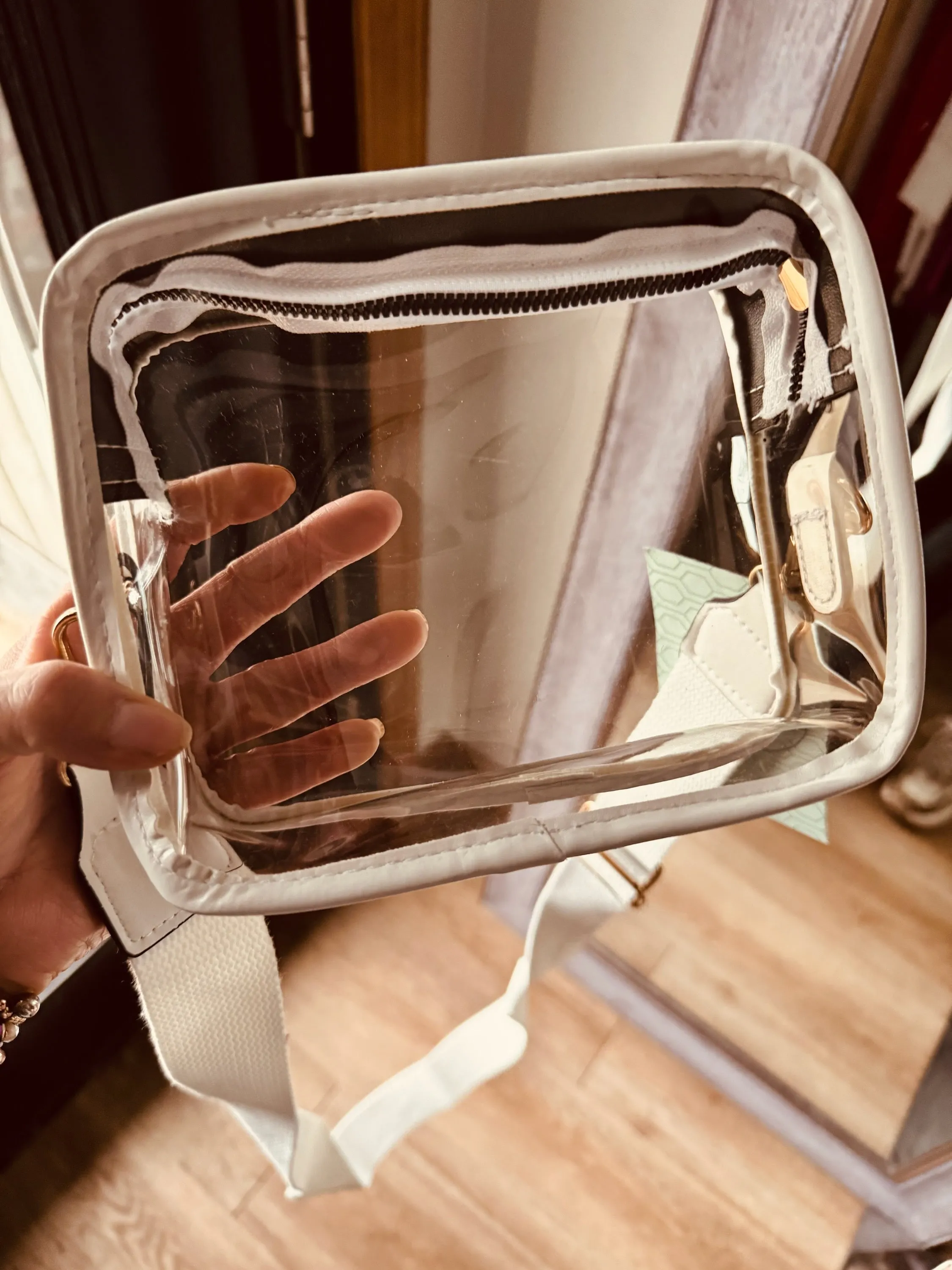 RIVERPORT CROSSBODY