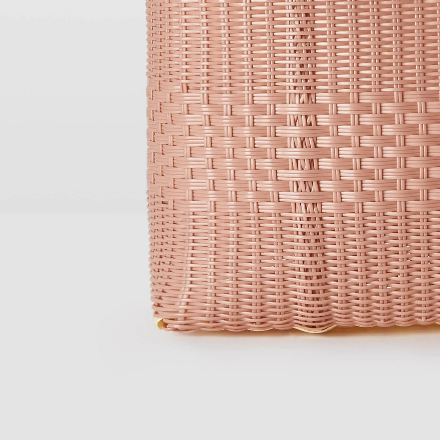 SMALL HANDWOVEN PLASTIC LACE BAG : ROSE