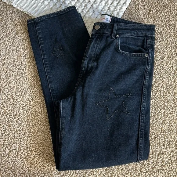 Sundry • star embroidered ankle jeans