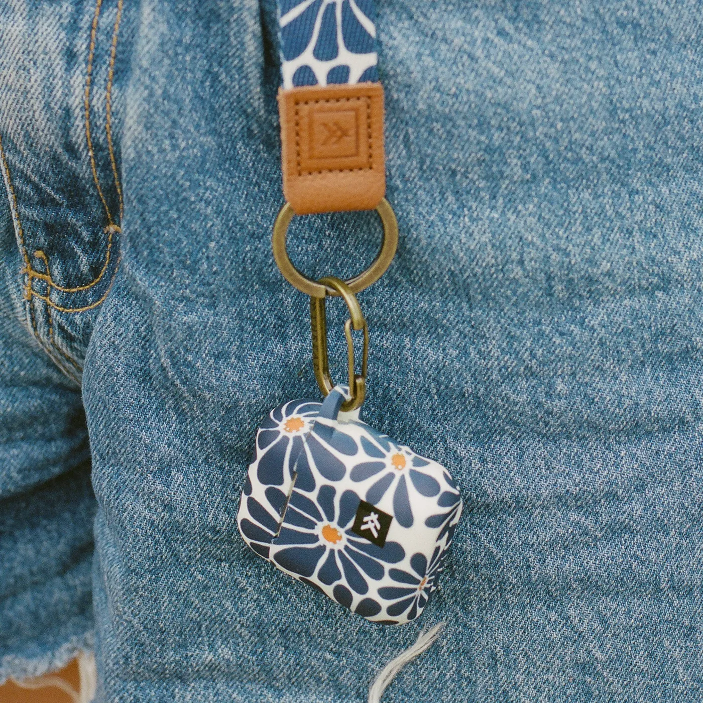 Thread Airpods Case