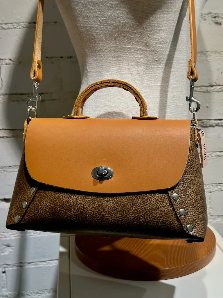 TOBACCO LEATHER CROSSBODY HANDBAG WITH ADJUSTABLE STRAP AND SHORT HANDLE II239