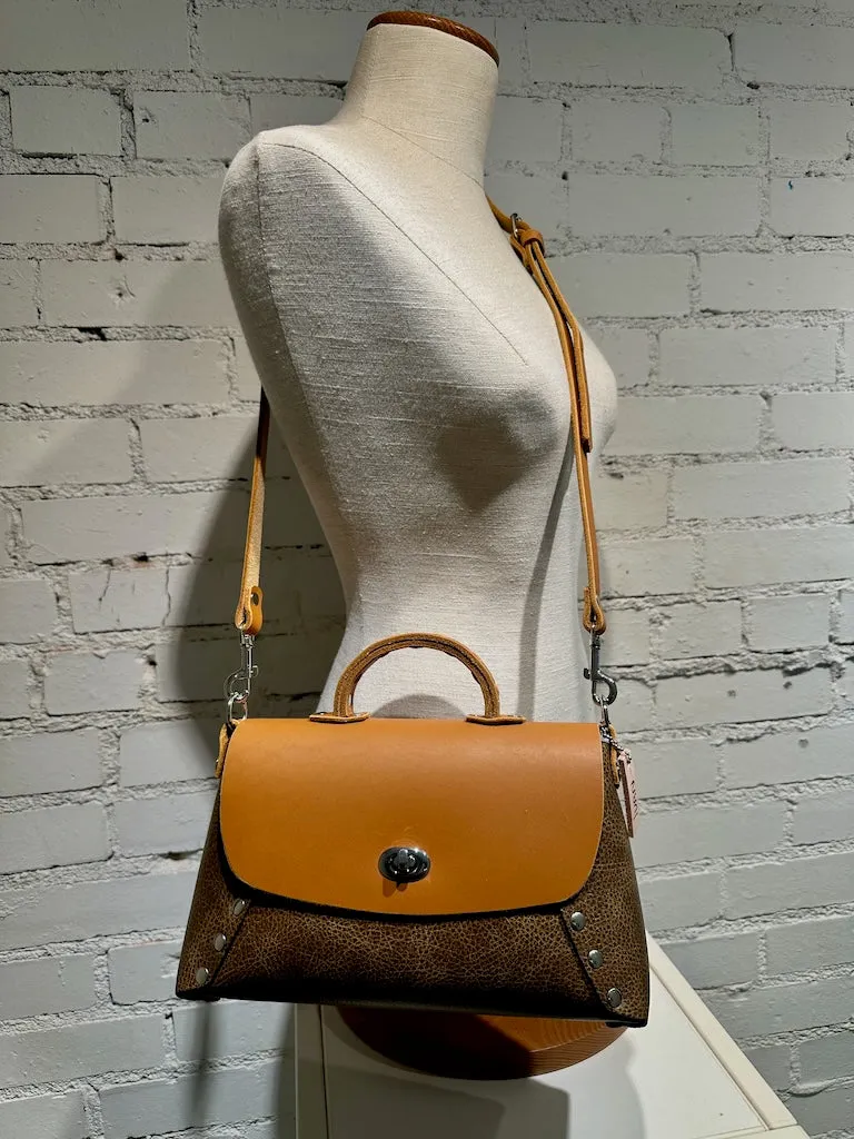 TOBACCO LEATHER CROSSBODY HANDBAG WITH ADJUSTABLE STRAP AND SHORT HANDLE II239