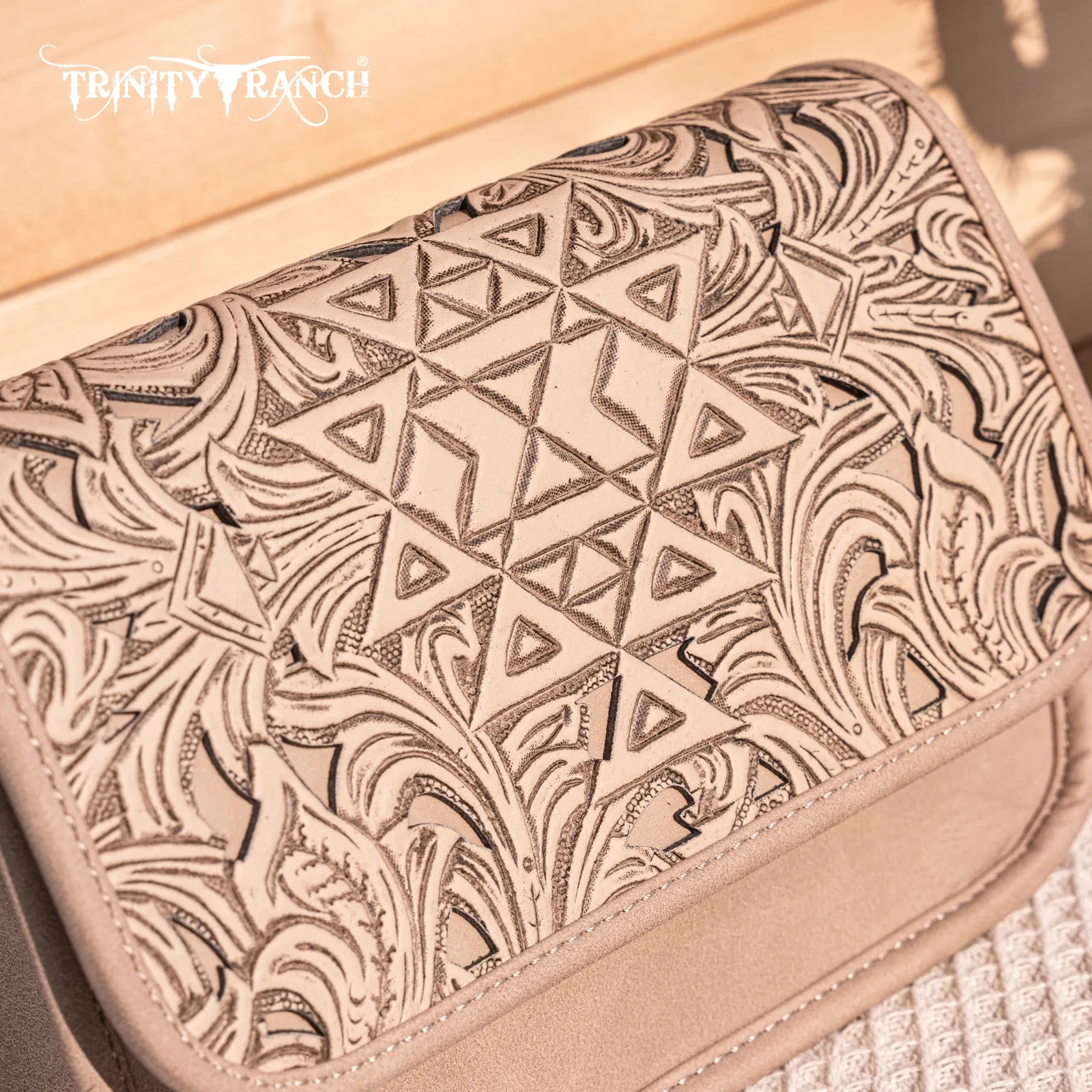 TR190-8367   Trinity Ranch Floral Aztec Tooled Crossbody